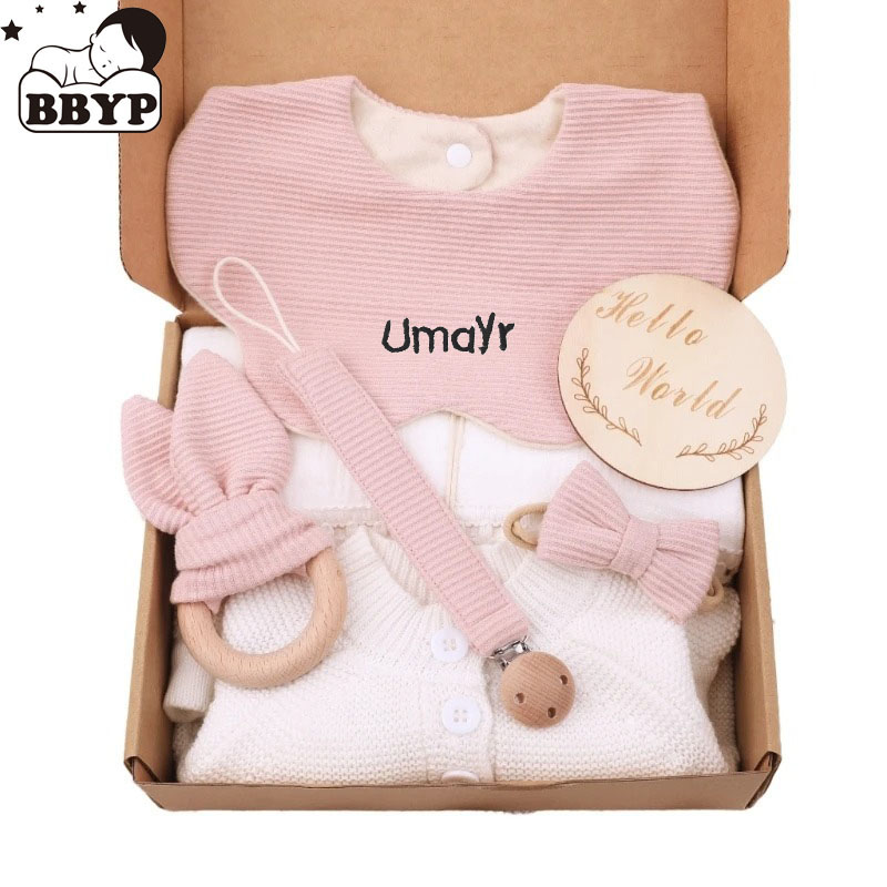 Baby Teethers - パーソナライズされた名前誕生セットギフトボックスには、おしゃぶりチェーン、おしゃぶり、よだれかけ、ハイハイ、ブランケットが含まれます