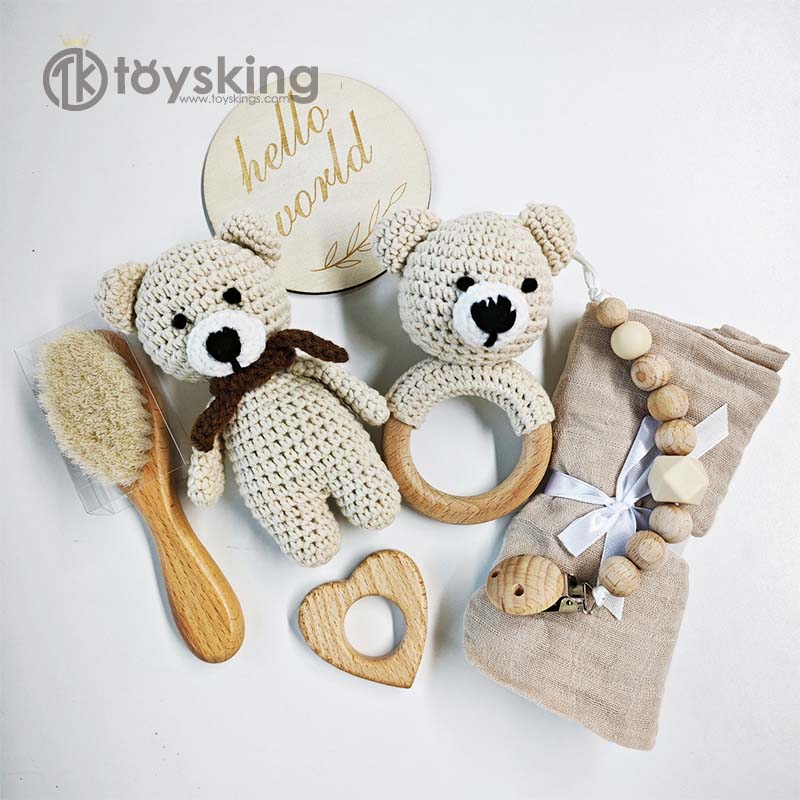 Baby Teethers - 手作りの編みぐるみクマのベビーラトル人形ギフトボックス、噛めるぬいぐるみ歯固め、ベビーベッド吊り下げ式感覚早期教育玩具