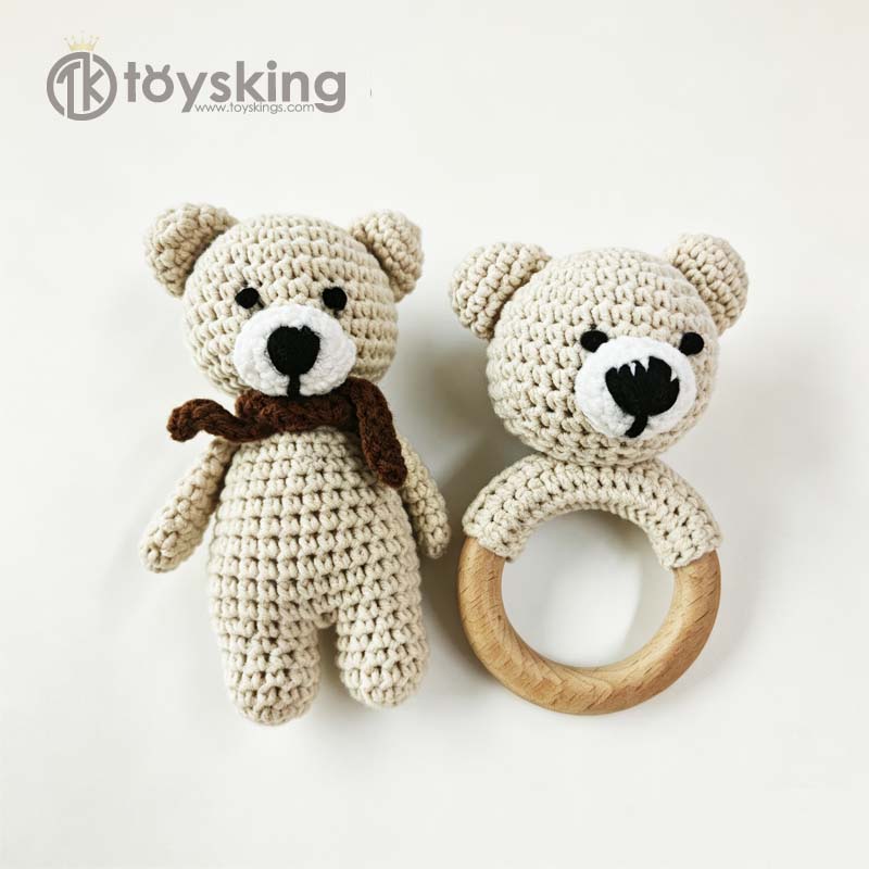 手作りの編みぐるみクマのベビーラトル人形ギフトボックス、噛め - Baby Teethers のレビューと価格